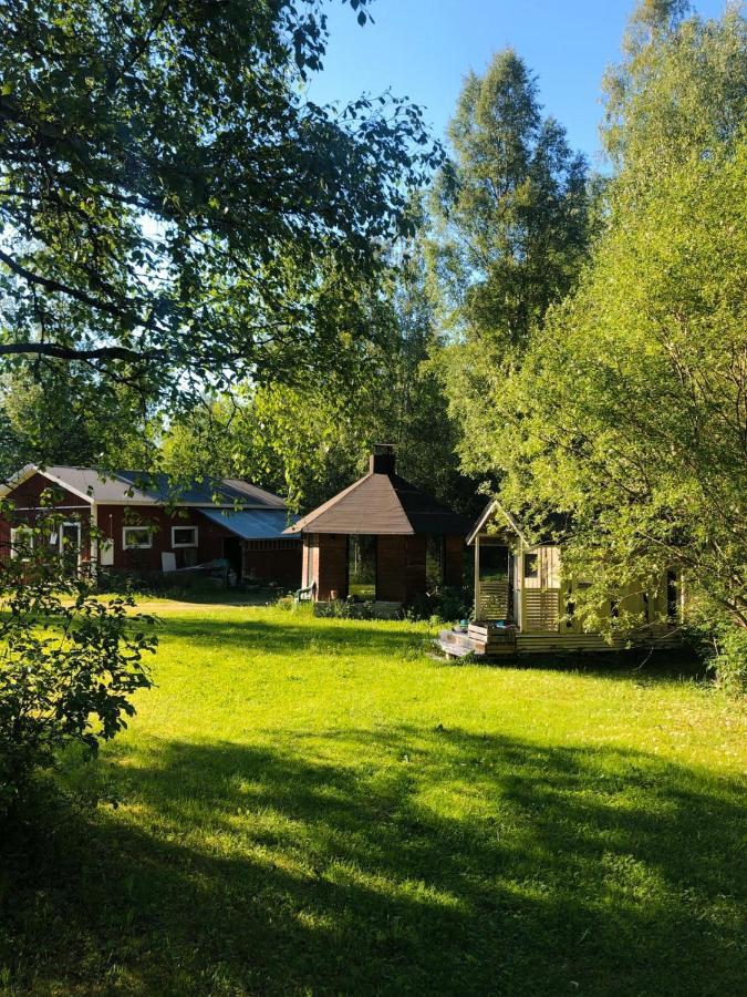 Pihlajamaeen Lomamoekit Vanhakyla Exterior photo